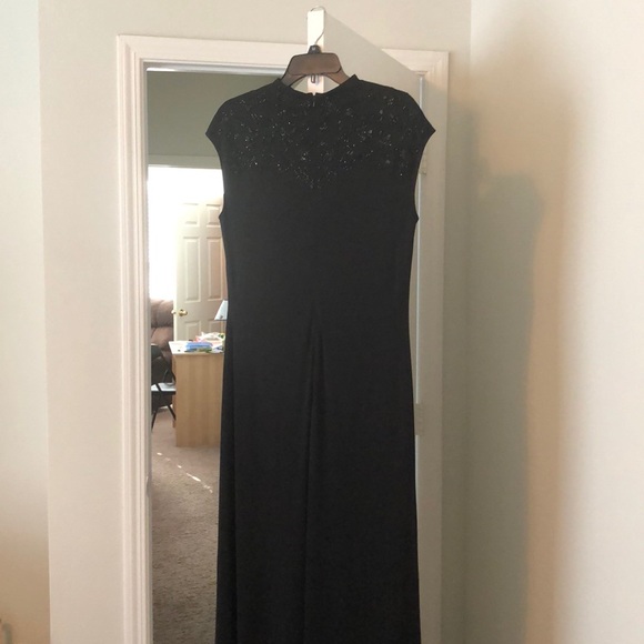Black sequin floor length gown - Picture 3 of 4